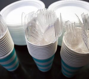 بلاستيك احادي الاستعمال